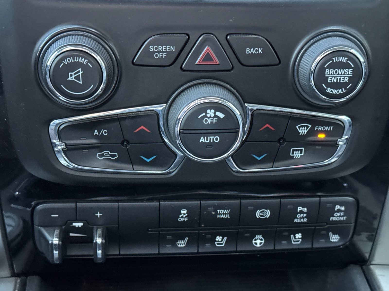 Used 2018 RAM 2500 Laramie w/ Sport Appearance Group image 18