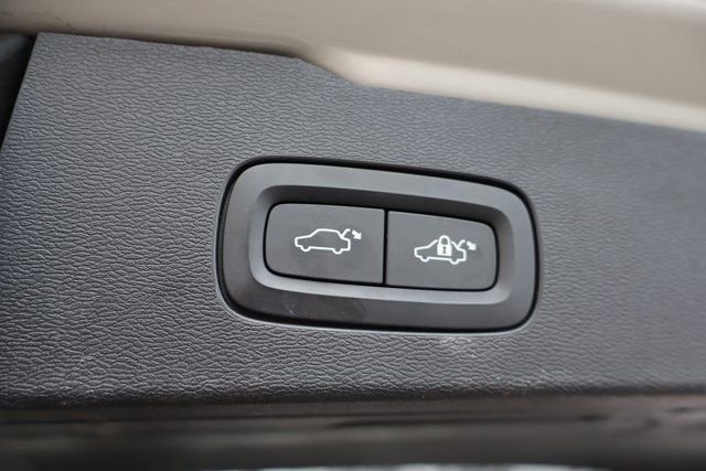 Used 2021 Volvo V60 T5 Cross Country w/ Climate Package image 36