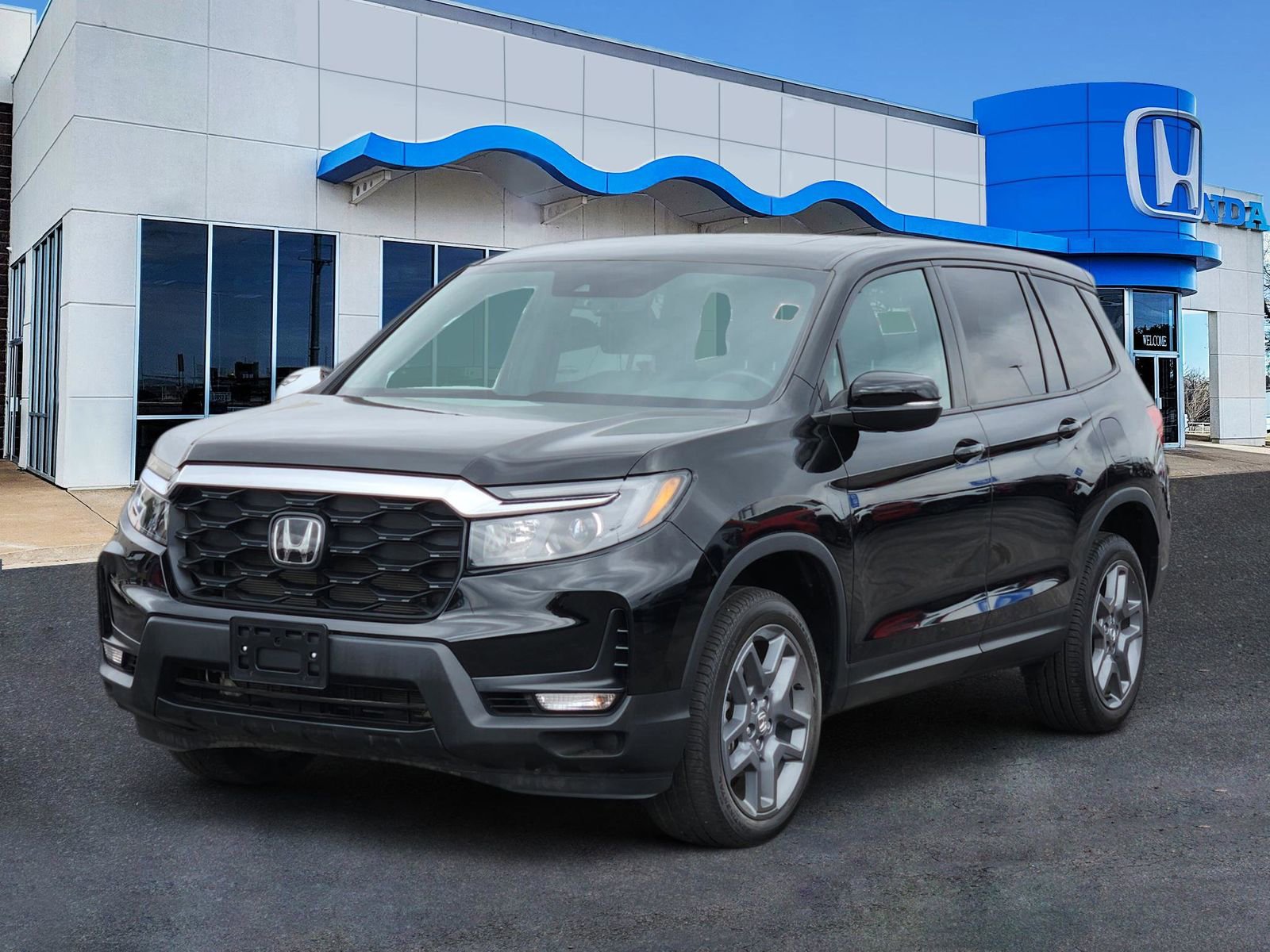 Used 2023 Honda Passport EX-L image 2