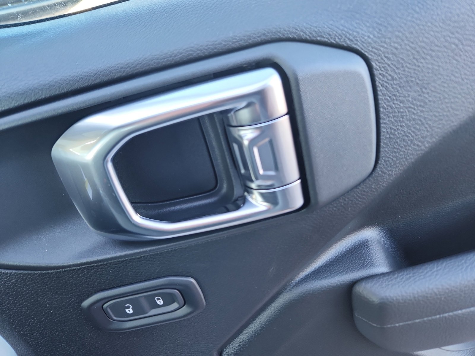 New 2025 Jeep Gladiator Willys AWD/4WD image 17