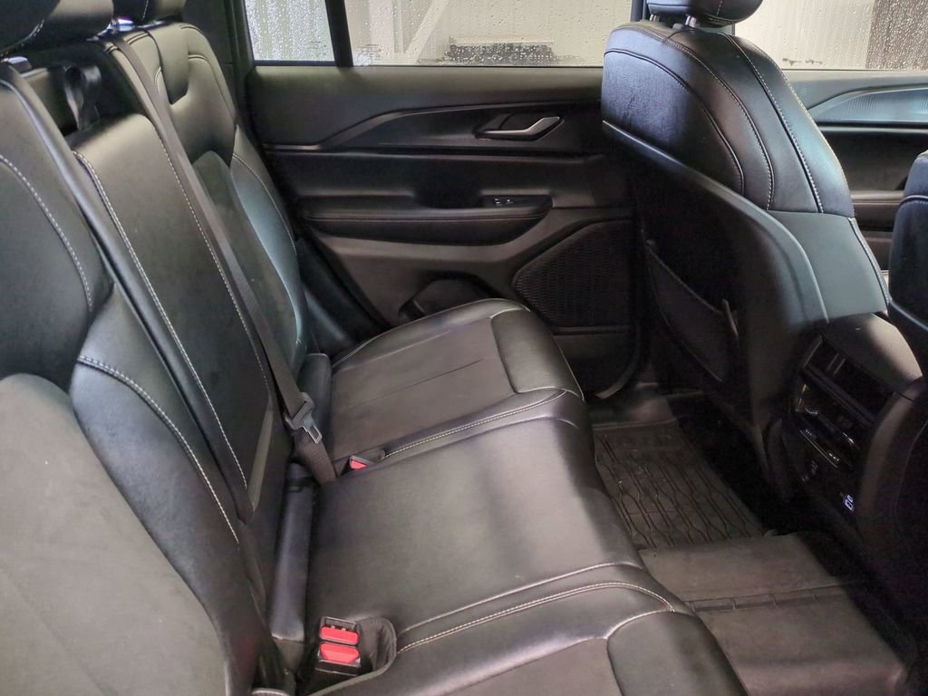 Used 2023 Jeep Grand Cherokee Altitude image 37