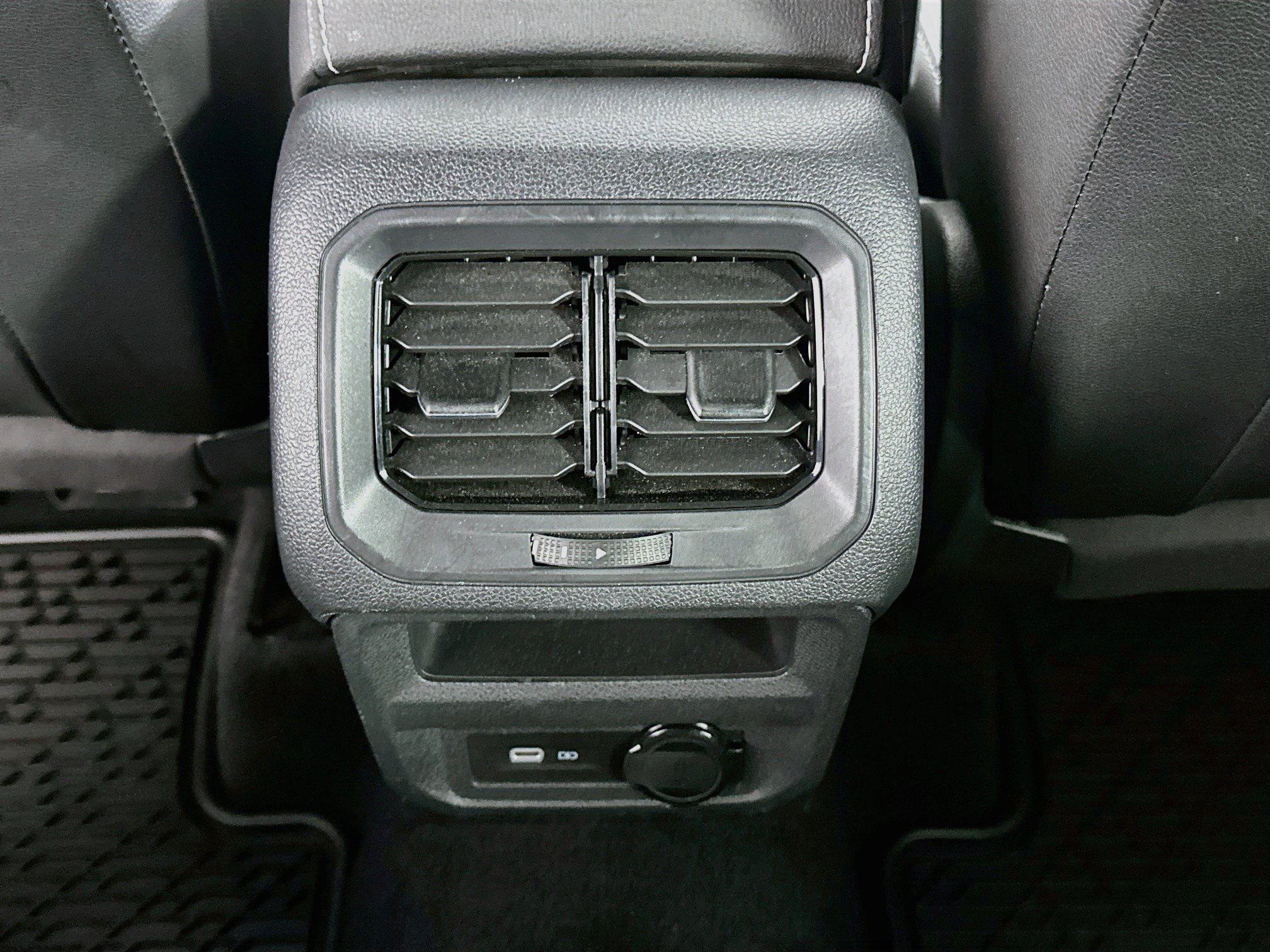 Used 2023 Volkswagen Tiguan SE R-Line FWD image 28