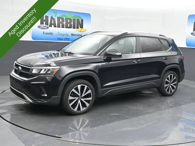 Used 2022 Volkswagen Taos SE FWD image 1