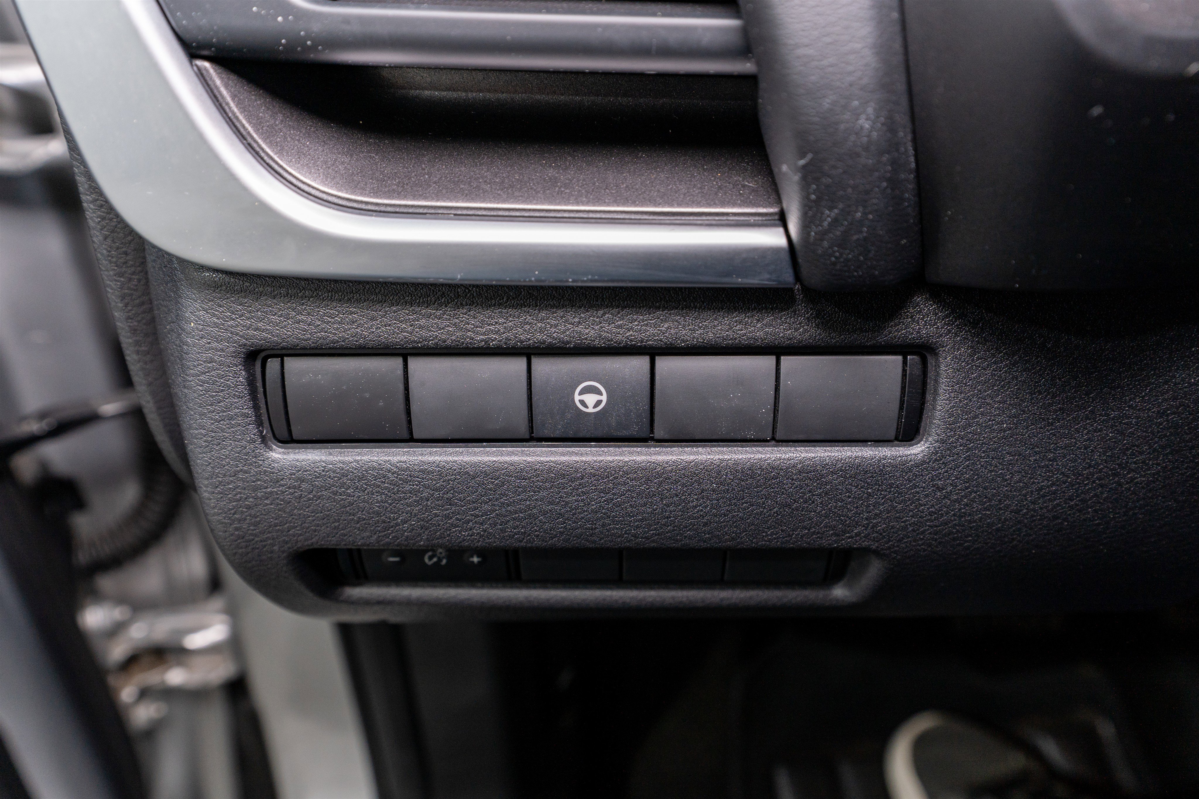 Used 2023 Nissan Rogue SV image 28