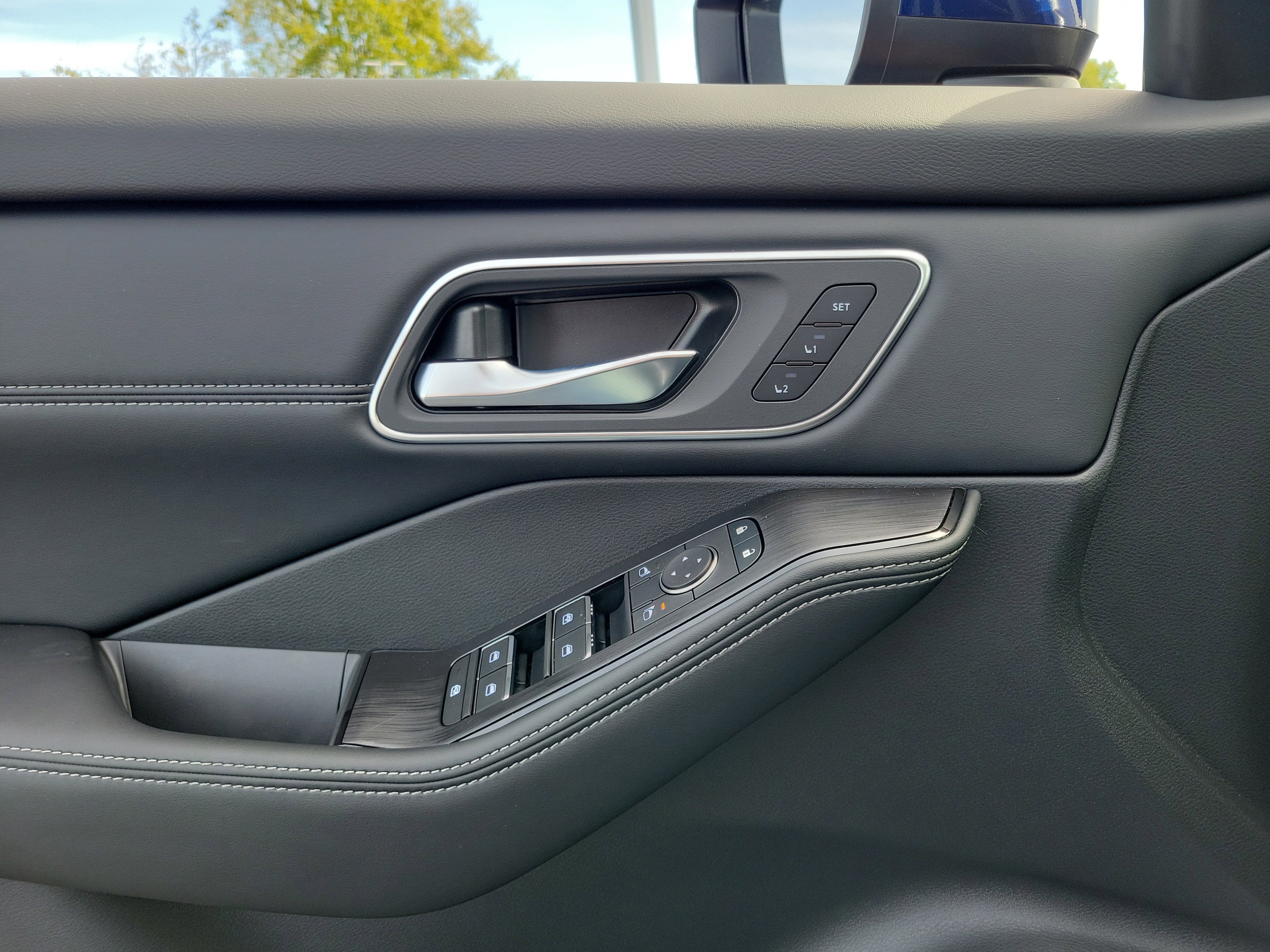 New 2026 Nissan Rogue Platinum image 17