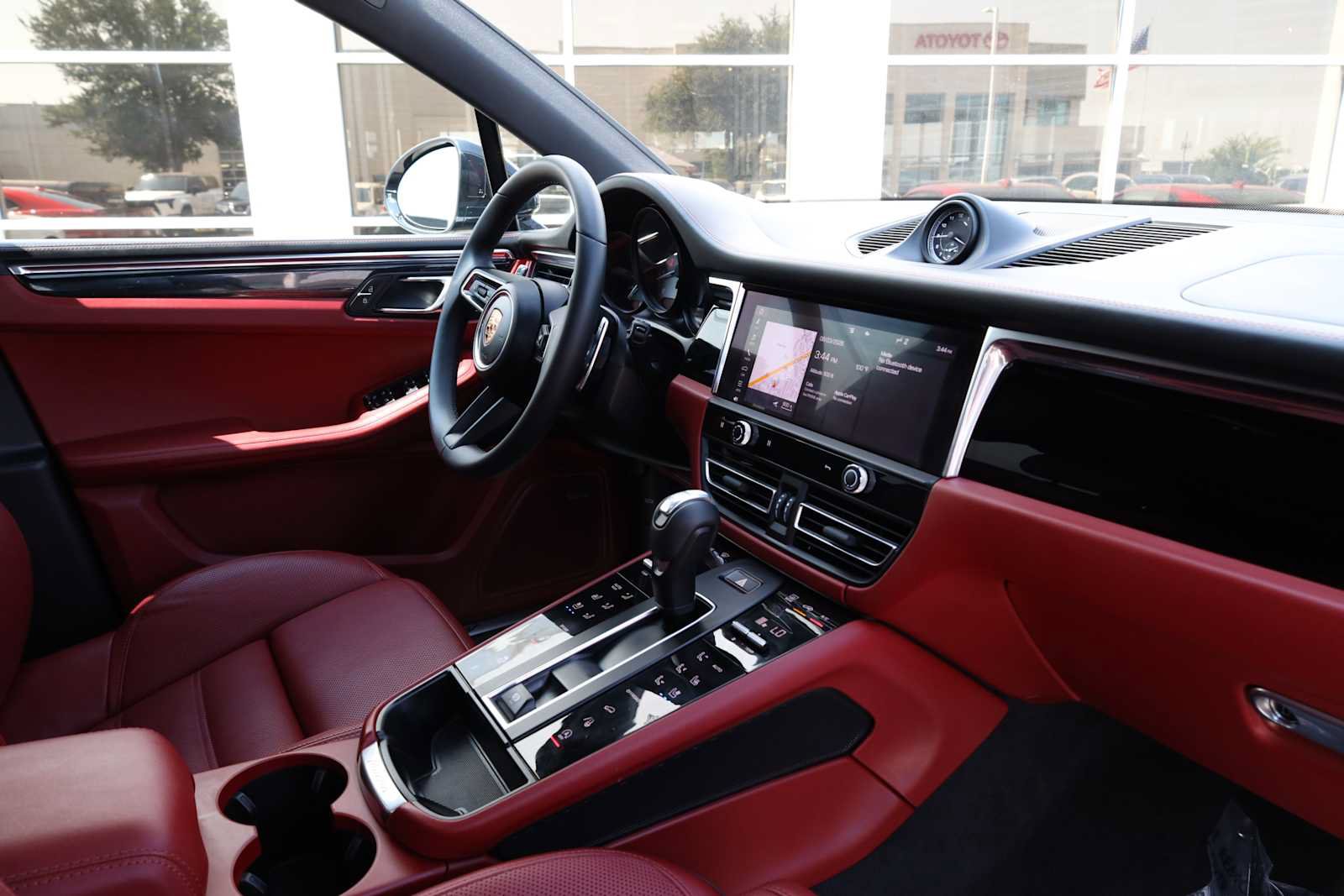 Used 2025 Porsche Macan S AWD/4WD image 12