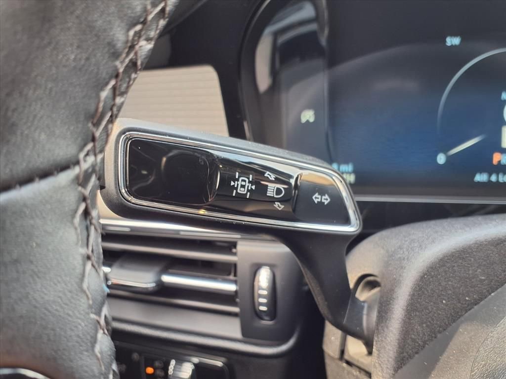 Used 2025 Lincoln Corsair FWD image 18