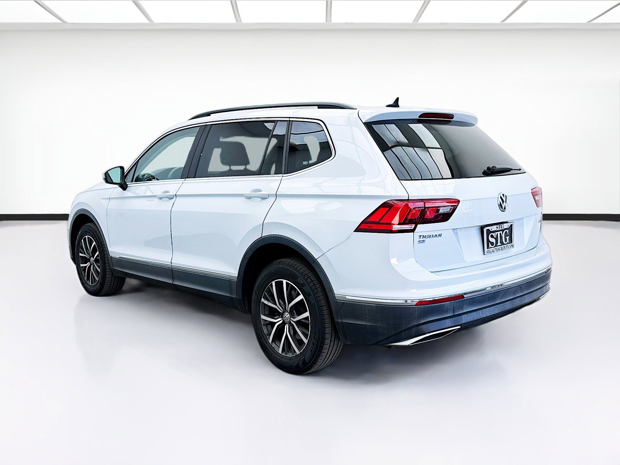 Used 2018 Volkswagen Tiguan SE w/ Panoramic Sunroof Package AWD/4WD image 6