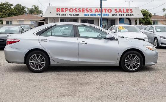 Used 2016 Toyota Camry SE image 3