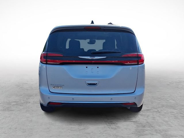 Used 2024 Chrysler Pacifica Touring-L FWD image 5