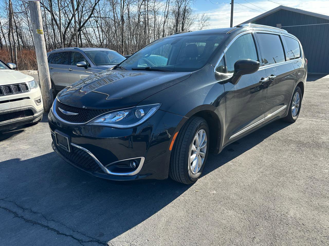 Used 2018 Chrysler Pacifica Touring-L image 1