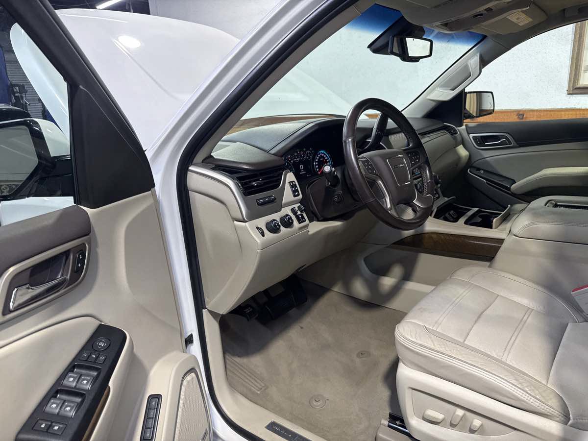 Used 2019 GMC Yukon Denali w/ Denali Ultimate Package AWD/4WD image 15