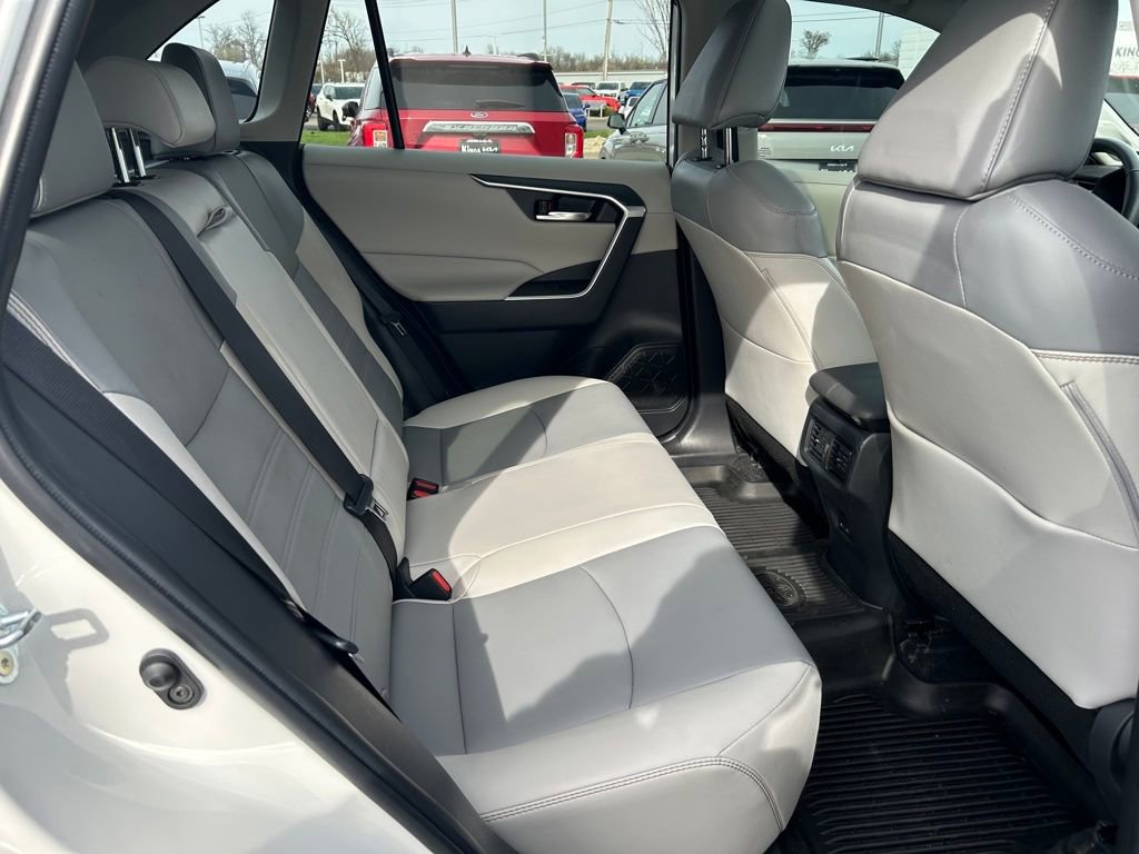 Used 2022 Toyota RAV4 XLE Premium image 10