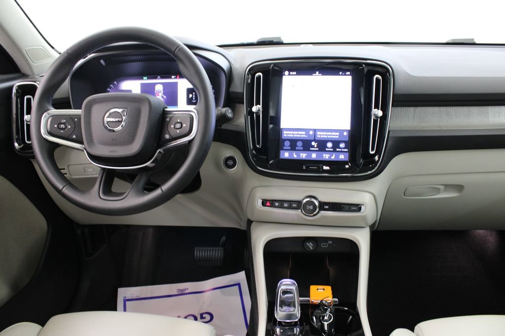 Used 2023 Volvo XC40 B4 Plus w/ Driver Assist Package image 9