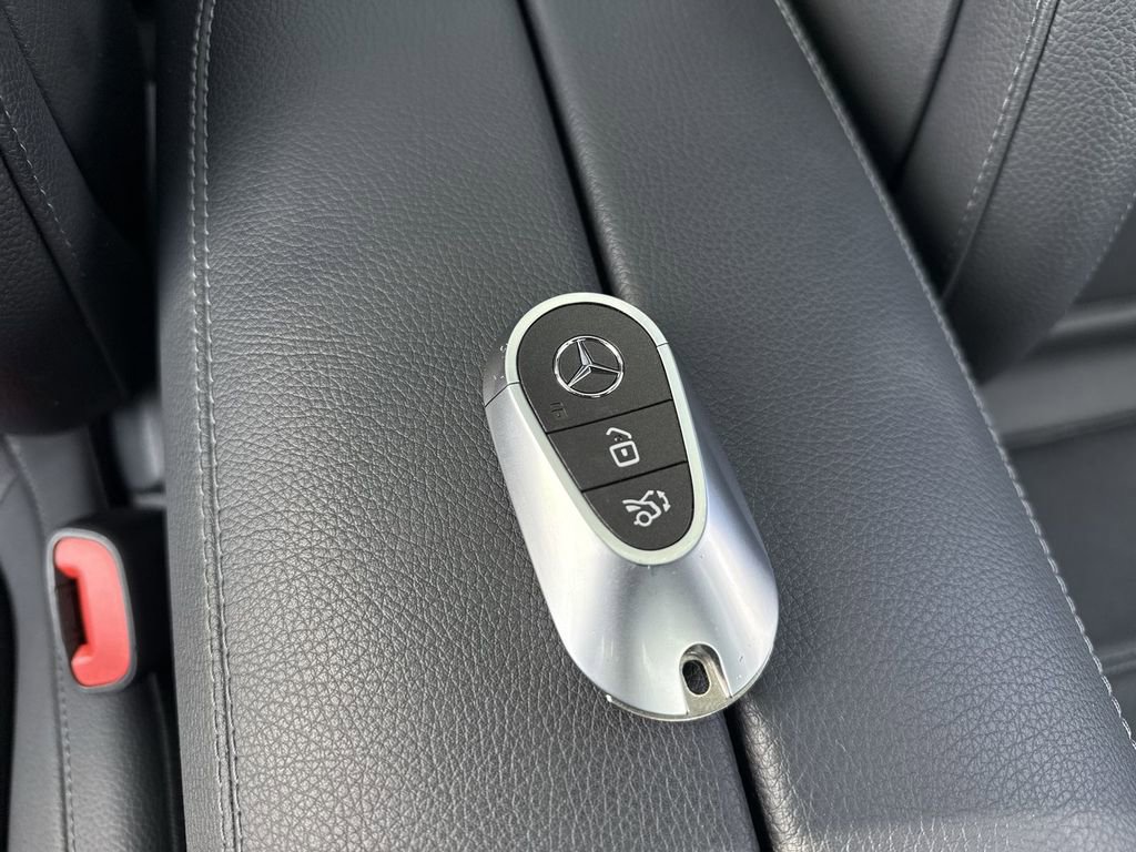 Used 2025 Mercedes-Benz C 300 Sedan image 30