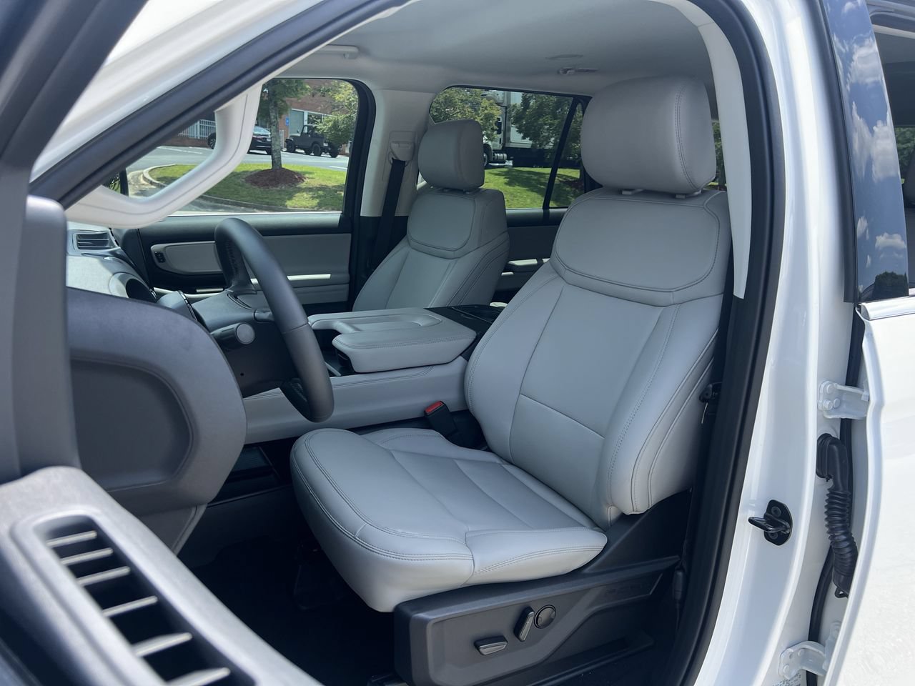 New 2027 Ford Expedition Active RWD image 14