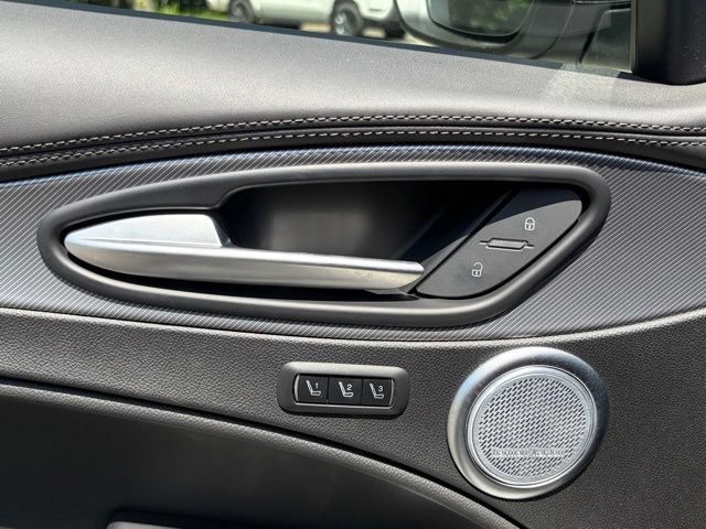 Used 2023 Alfa Romeo Stelvio Veloce AWD/4WD image 20