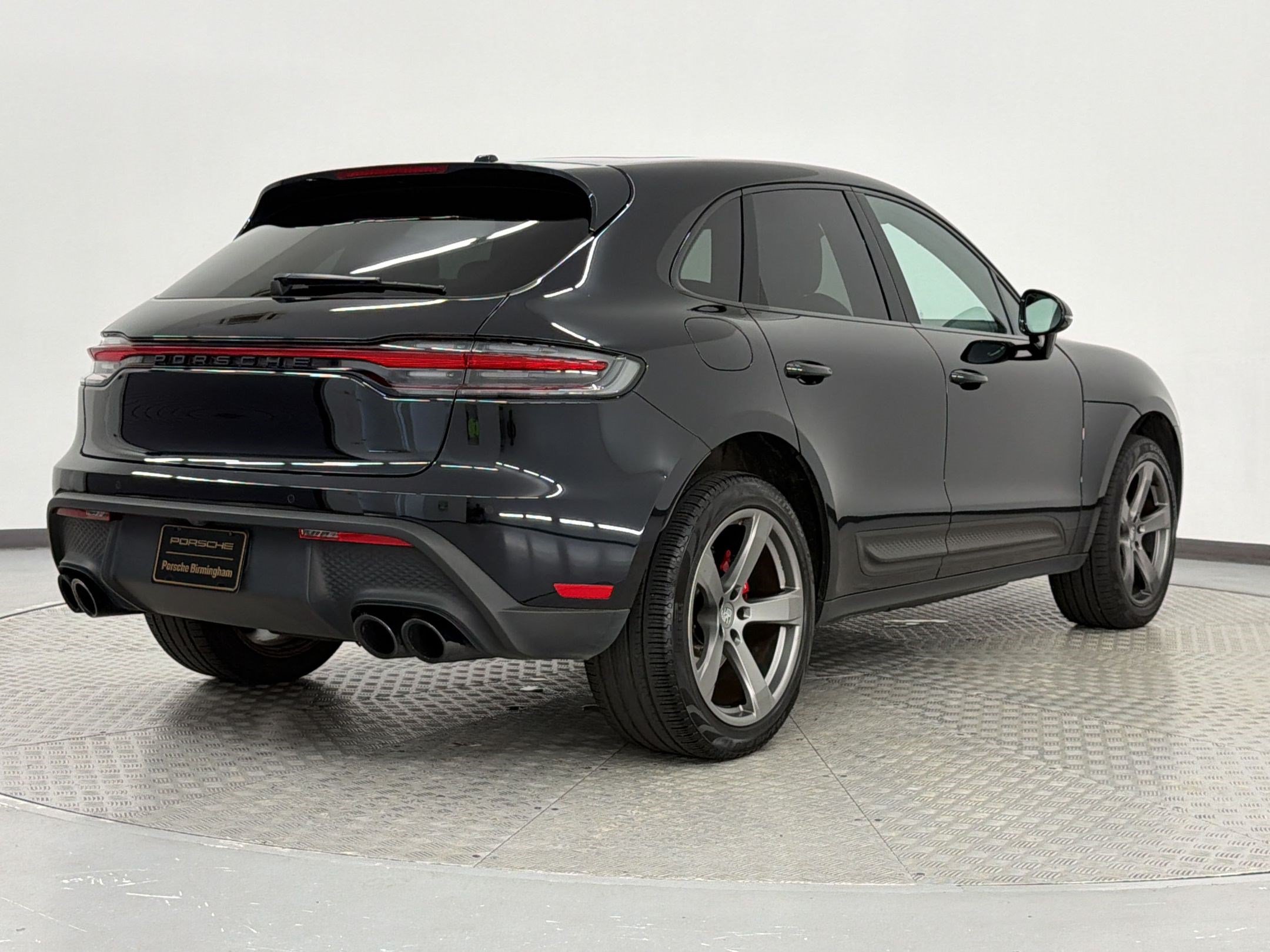 Certified 2023 Porsche Macan S AWD/4WD image 9