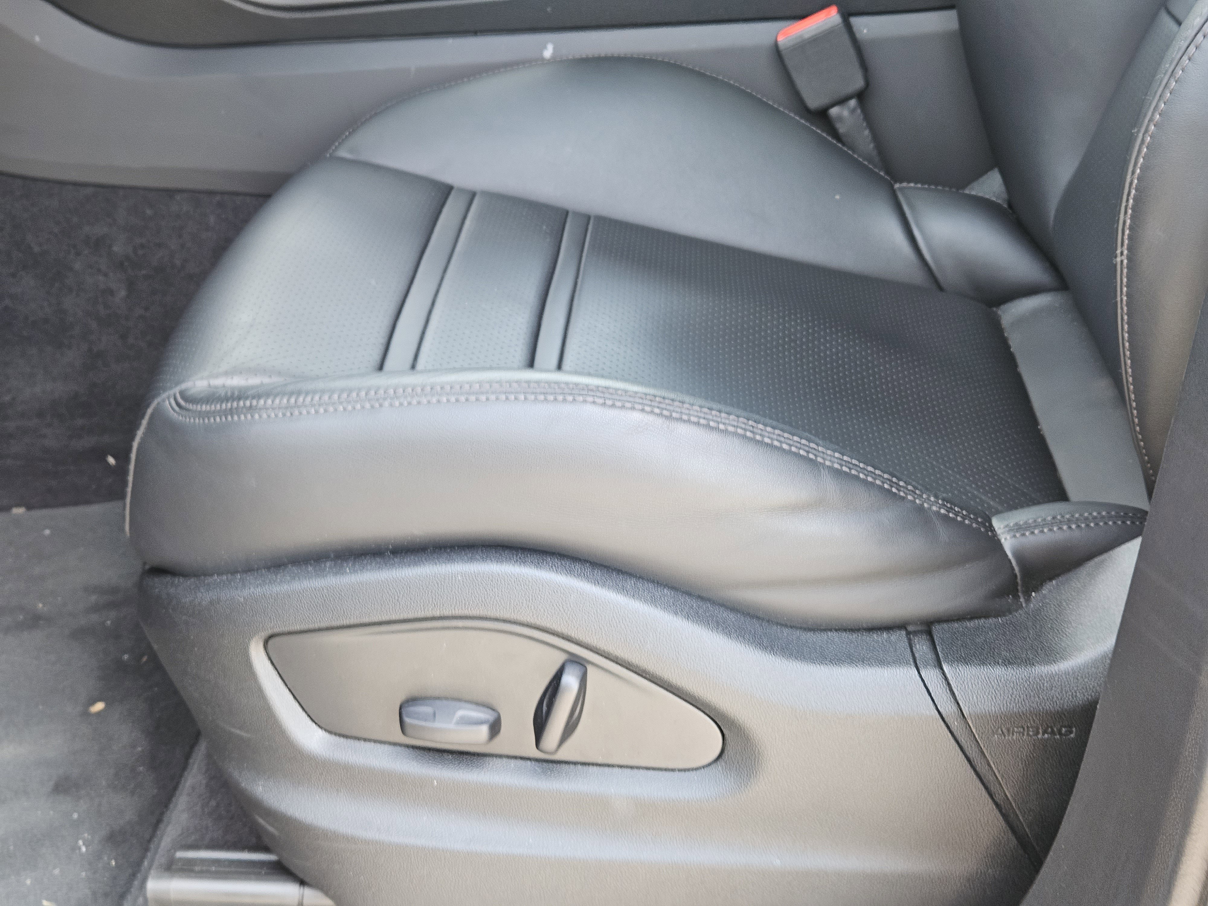 Certified 2025 Porsche Cayenne Coupe image 23