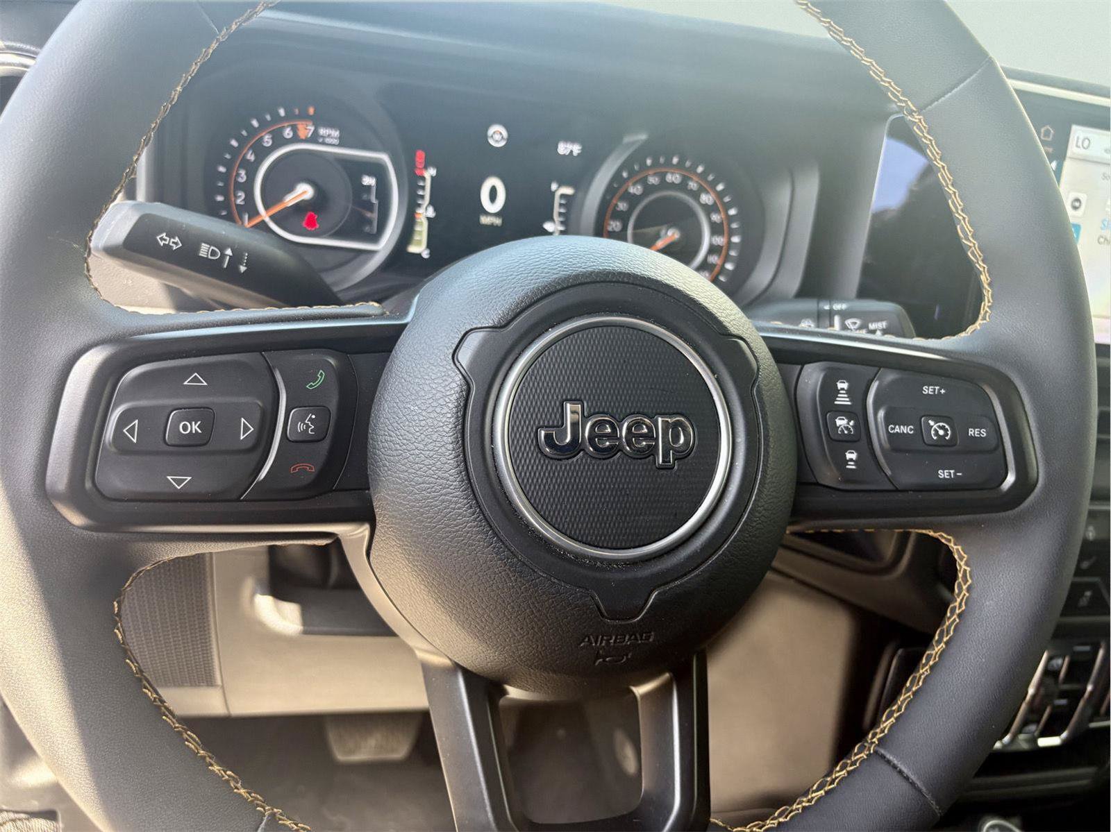 Used 2024 Jeep Gladiator Sport AWD/4WD image 17