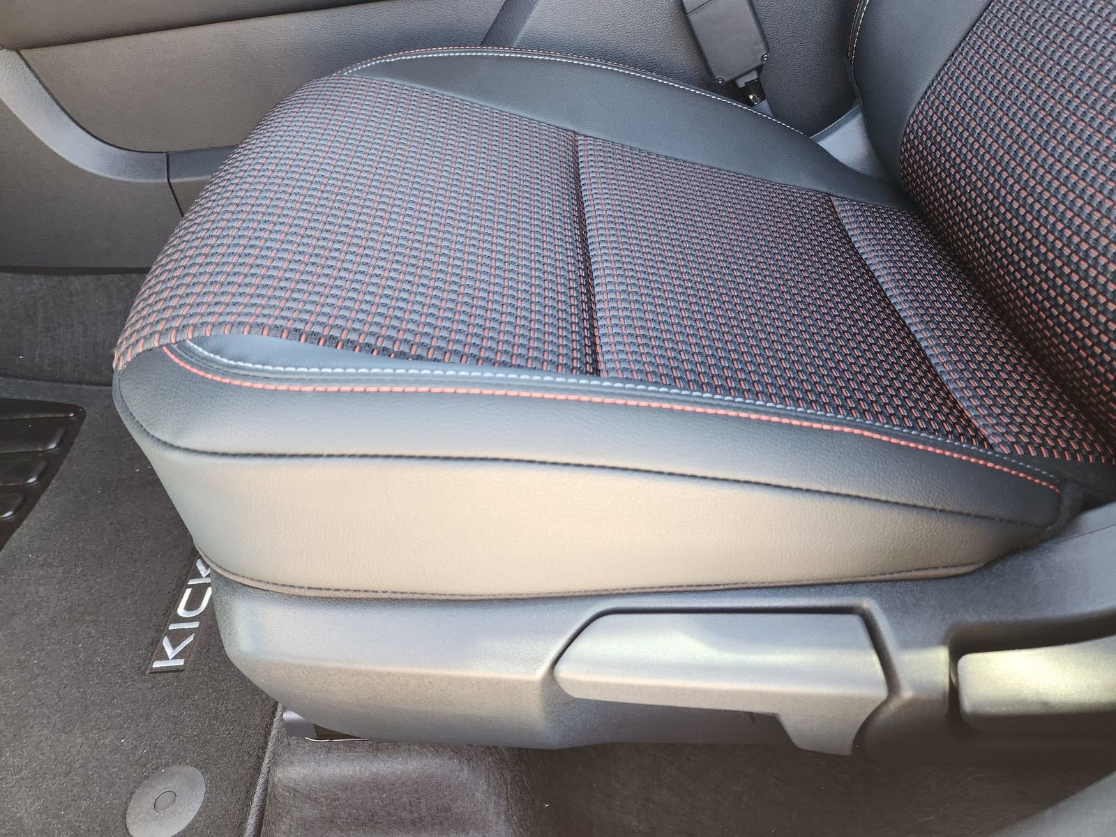 New 2026 Nissan Kicks SR w/ Cold Weather Package image 21