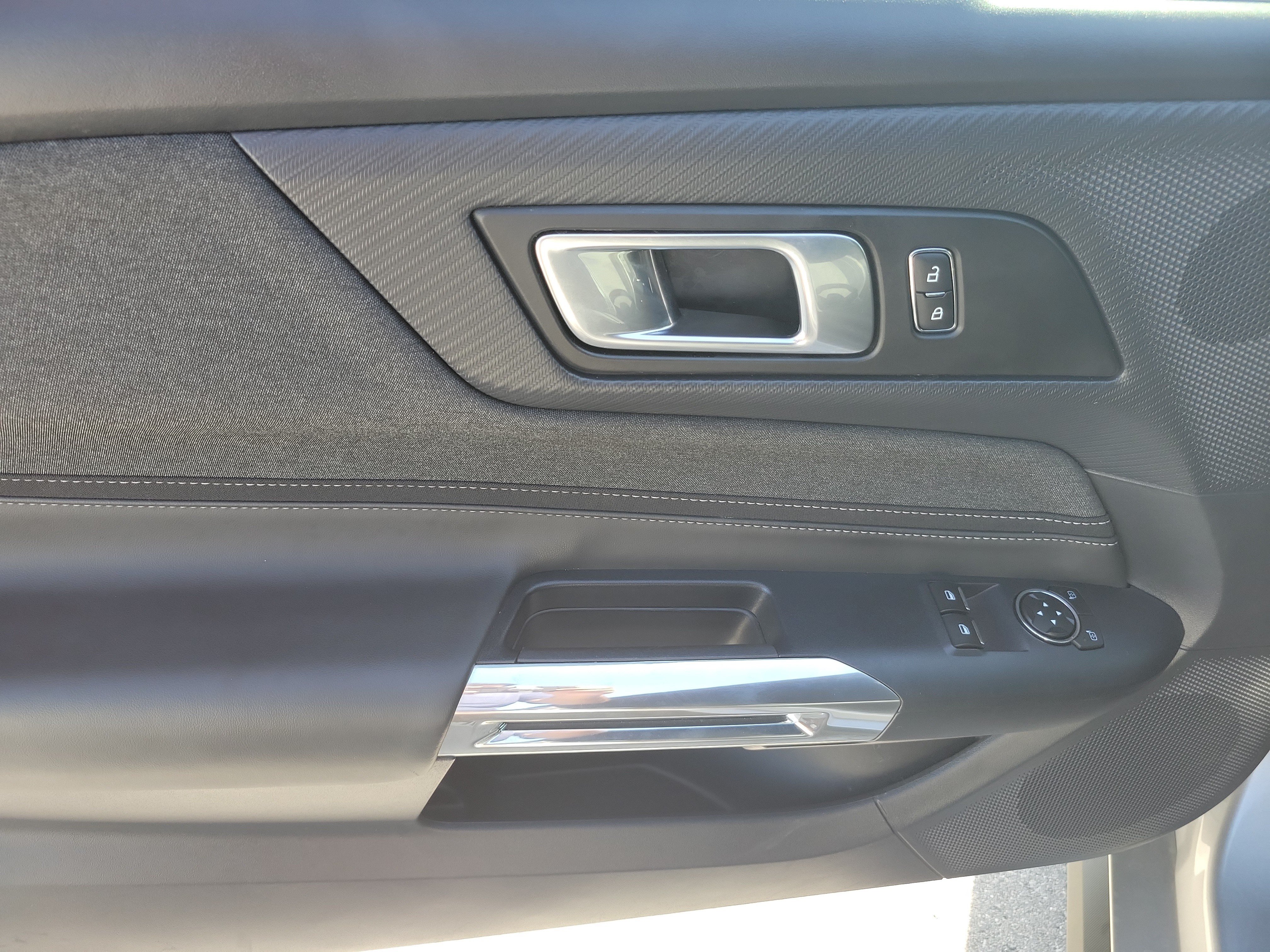 Used 2025 Ford Mustang Coupe RWD image 12