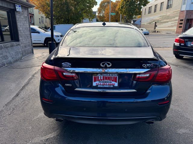 Used 2019 INFINITI Q70 Luxe w/ Sport Package image 5
