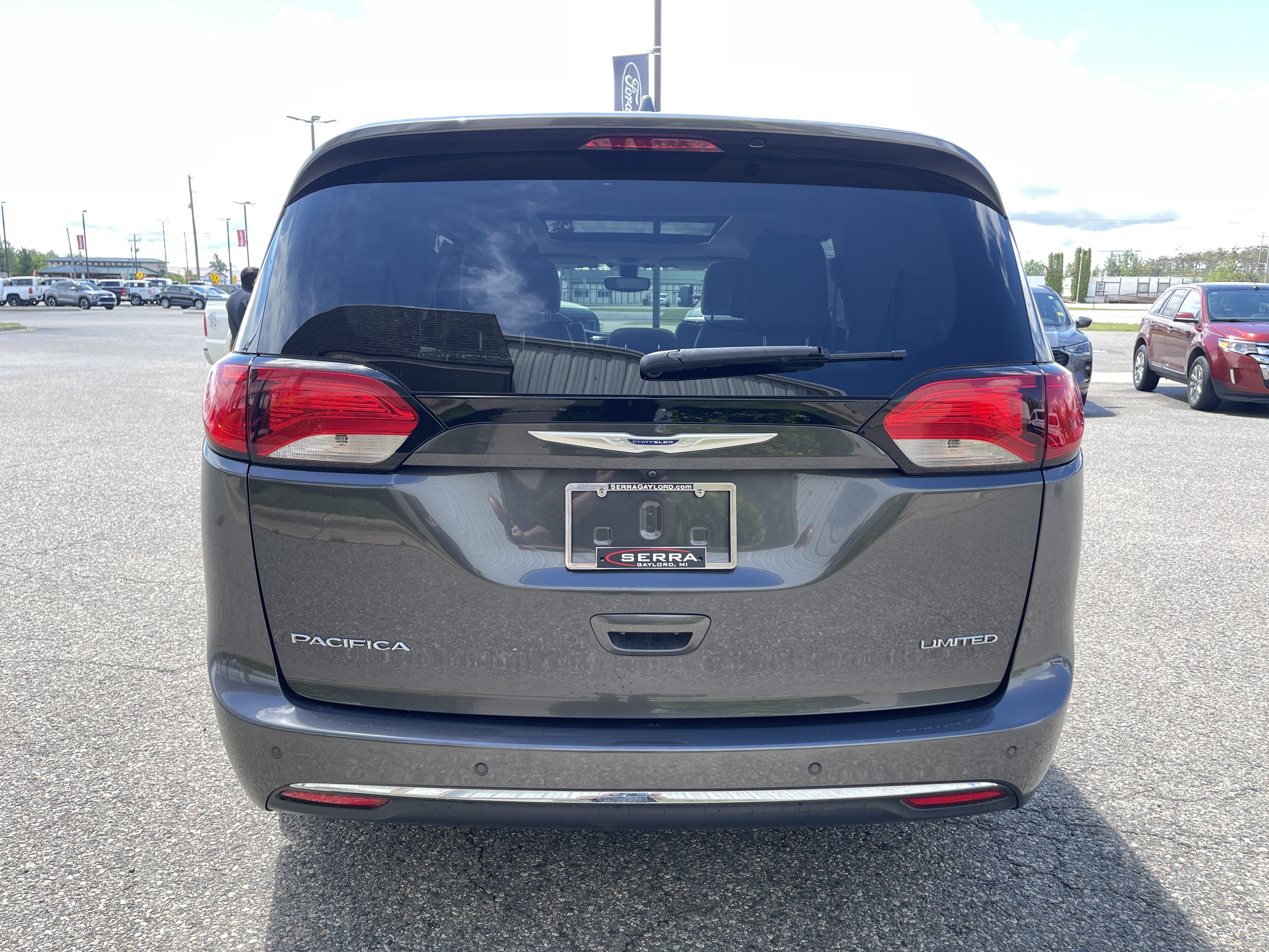 Used 2020 Chrysler Pacifica Limited FWD image 4