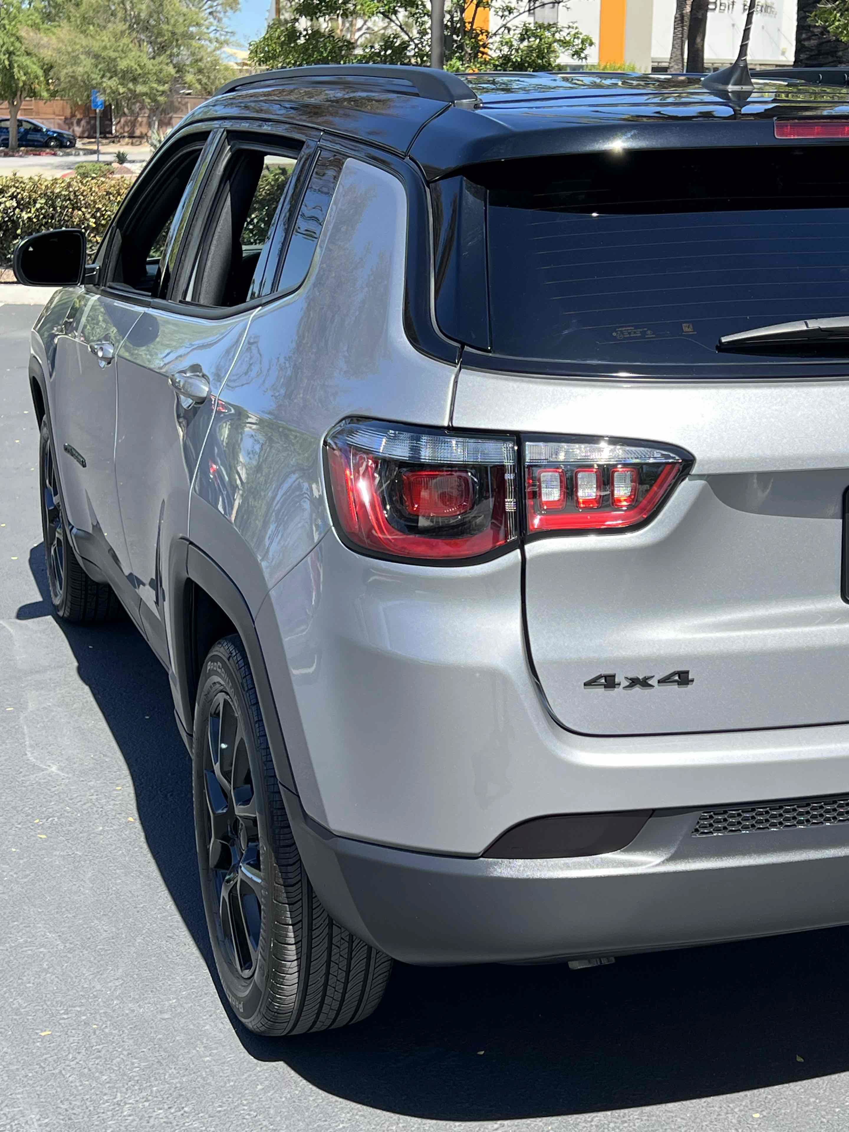Used 2023 Jeep Compass Latitude AWD/4WD image 62