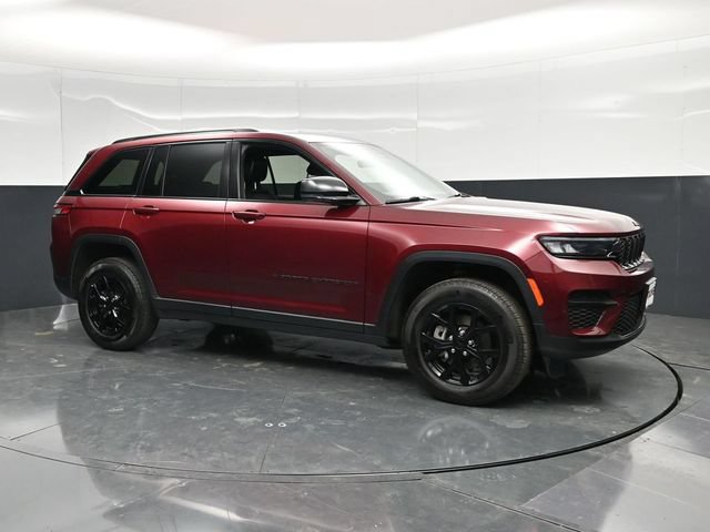 Used 2025 Jeep Grand Cherokee Altitude AWD/4WD image 5