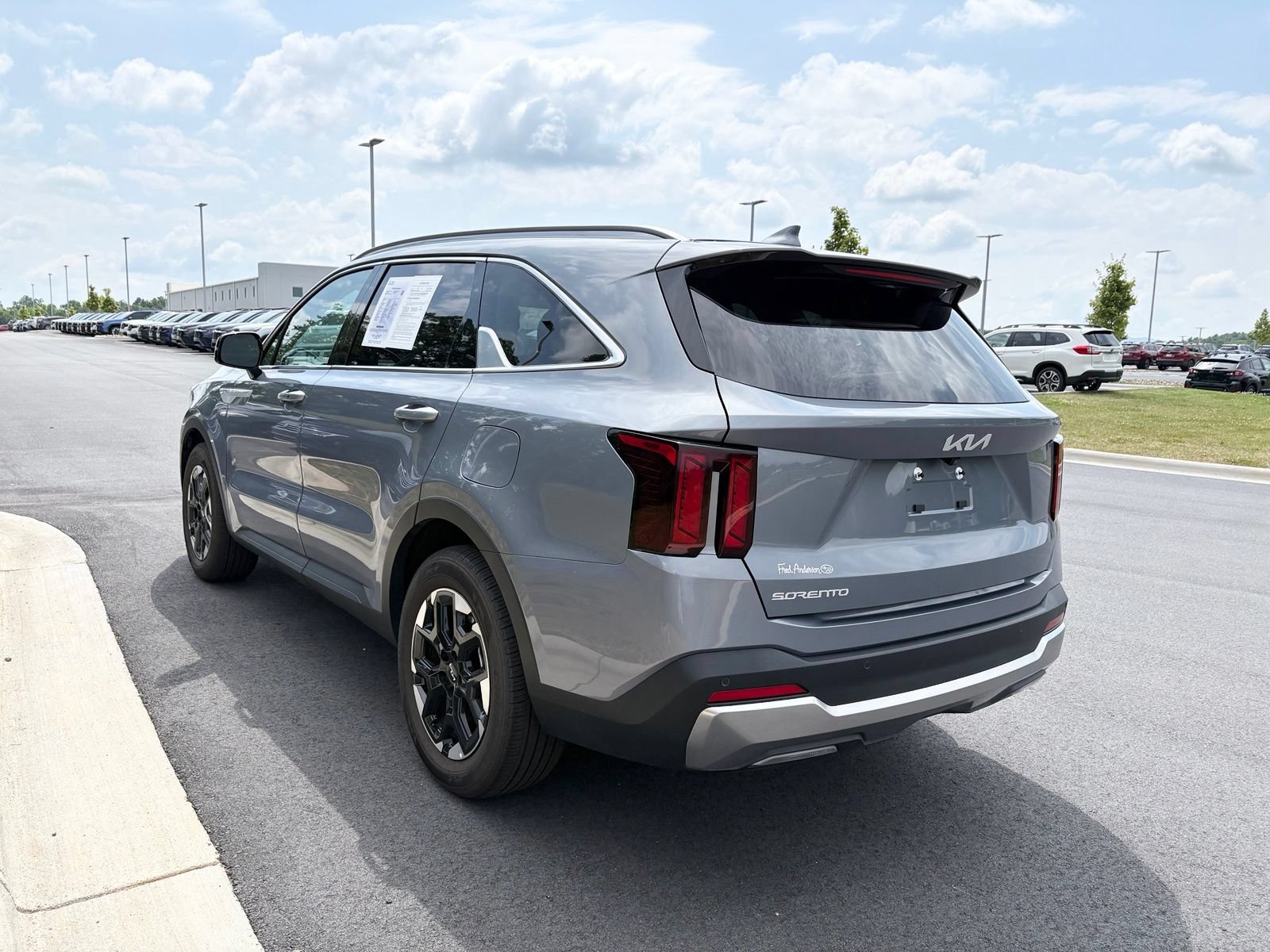Used 2025 Kia Sorento S FWD image 5