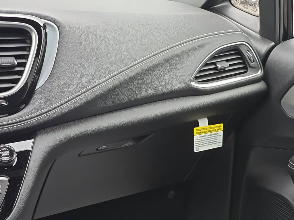 New 2026 Chrysler Pacifica Limited w/ S Appearance Package image 34