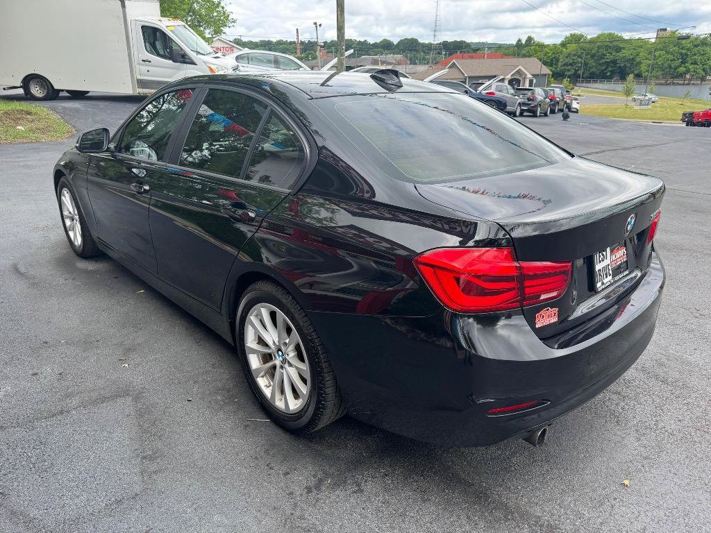 Used 2016 BMW 320i Sedan RWD image 4