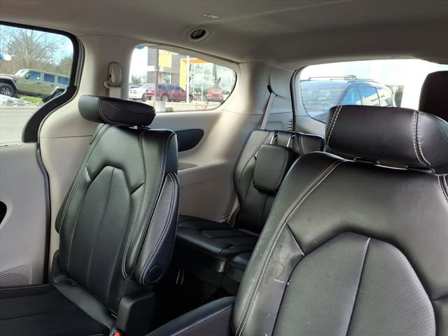 Used 2024 Chrysler Pacifica Touring-L image 14