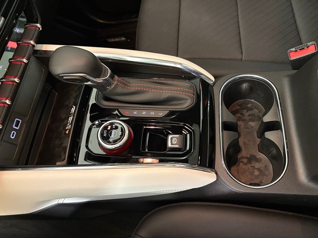 Used 2026 GMC Canyon AT4X AWD/4WD image 32