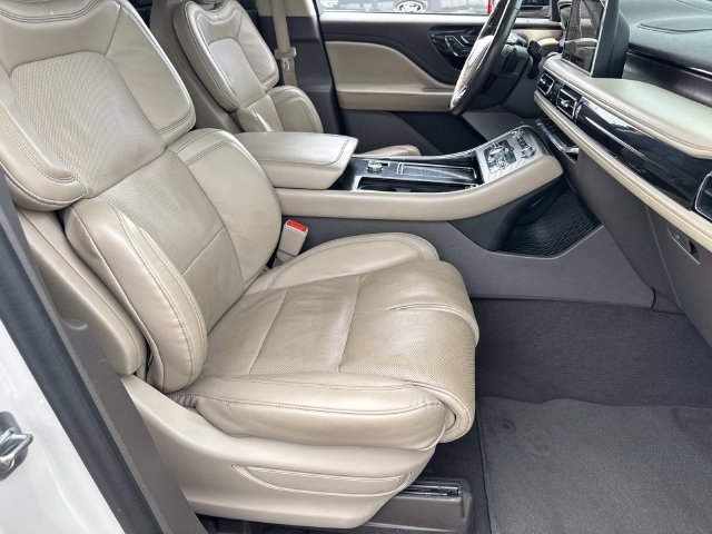 Used 2020 Lincoln Aviator Grand Touring w/ Equipment Group 302A AWD/4WD image 11