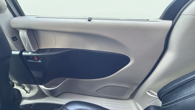 Used 2024 Chrysler Pacifica Touring-L FWD image 30