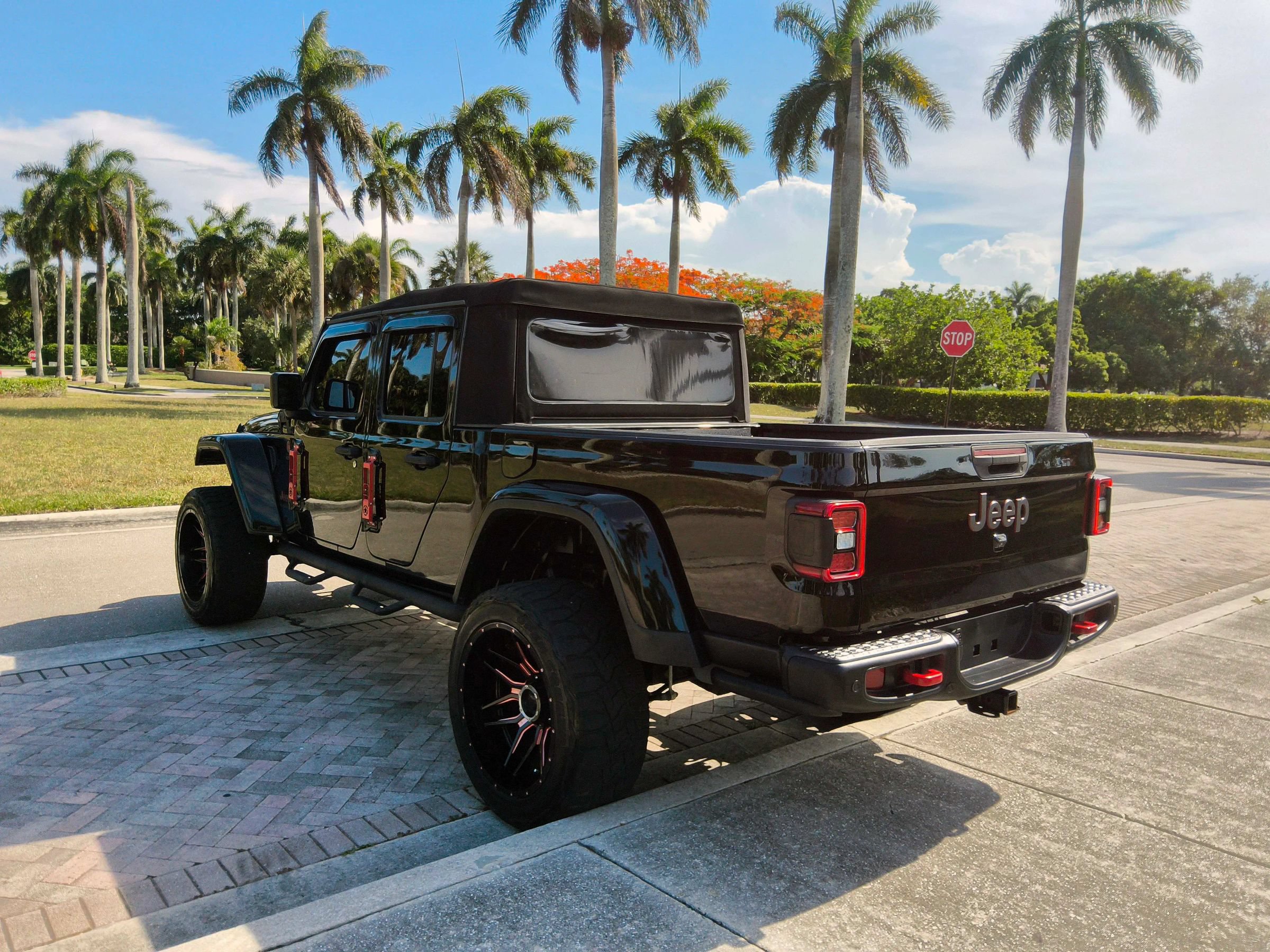 Used 2020 Jeep Gladiator Rubicon AWD/4WD image 7