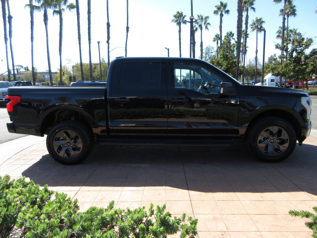 Certified 2024 Ford F150 Lightning XLT AWD/4WD image 5