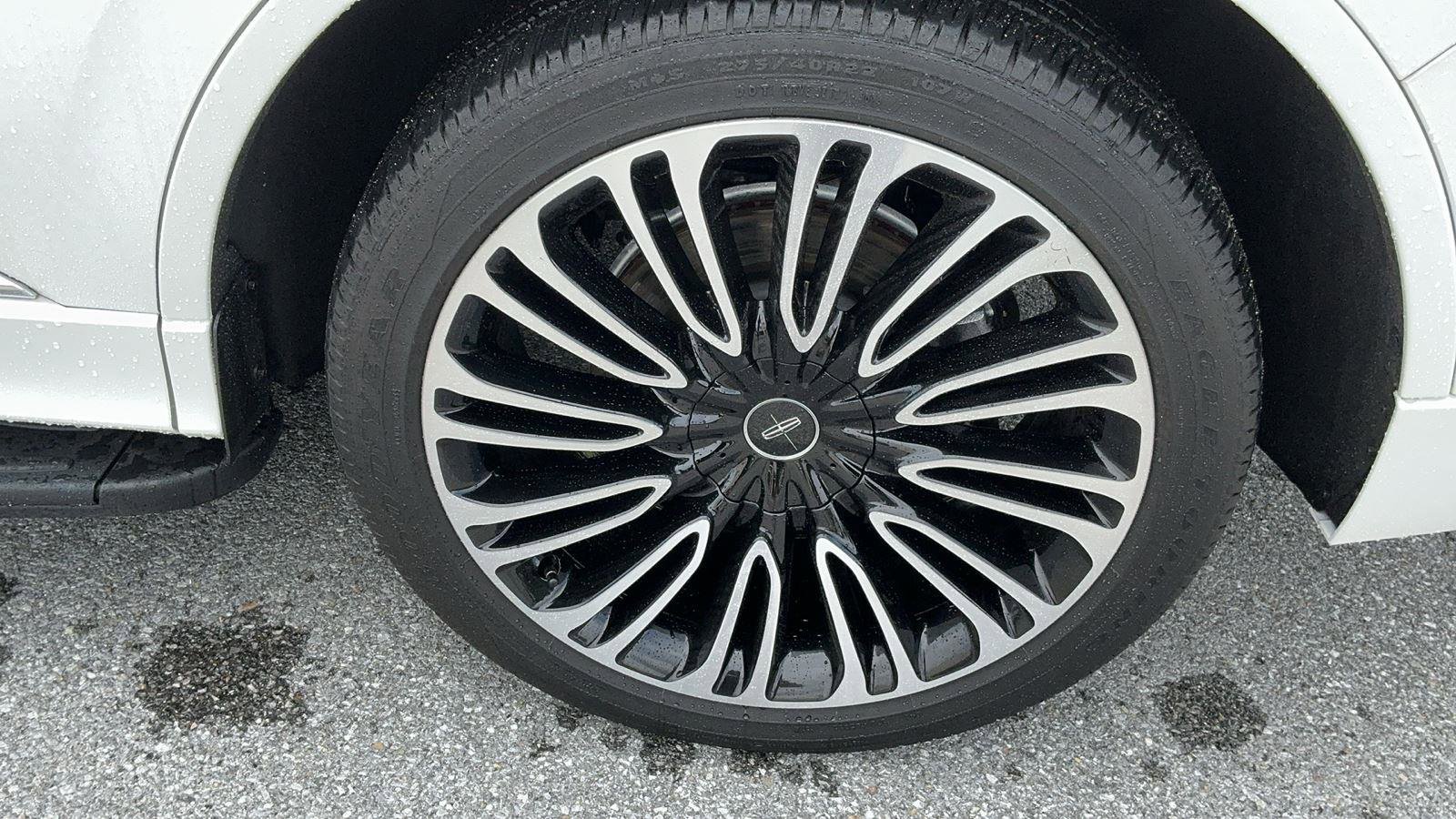 Used 2024 Lincoln Aviator Black Label AWD/4WD image 10