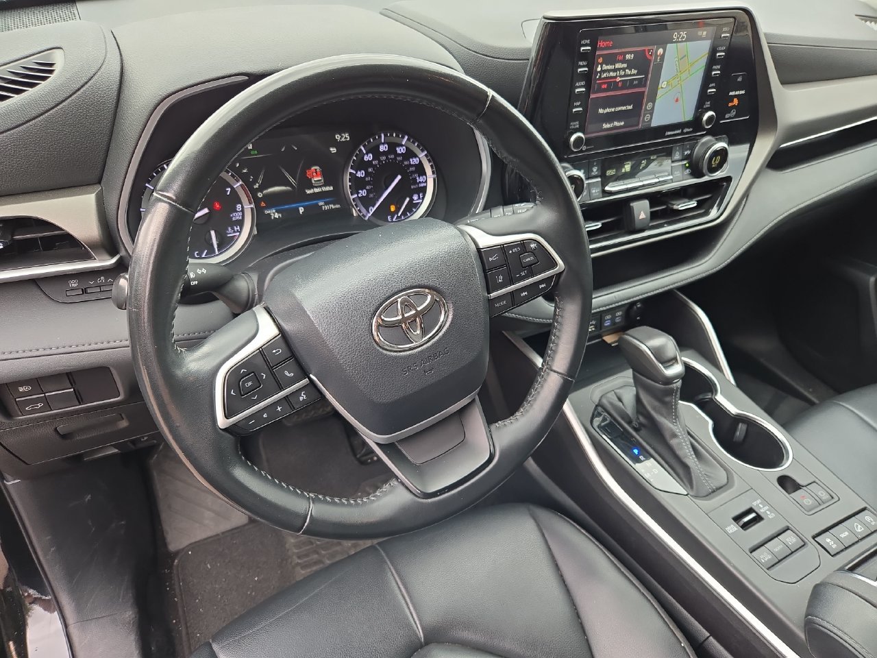 Used 2022 Toyota Highlander XLE AWD/4WD image 10