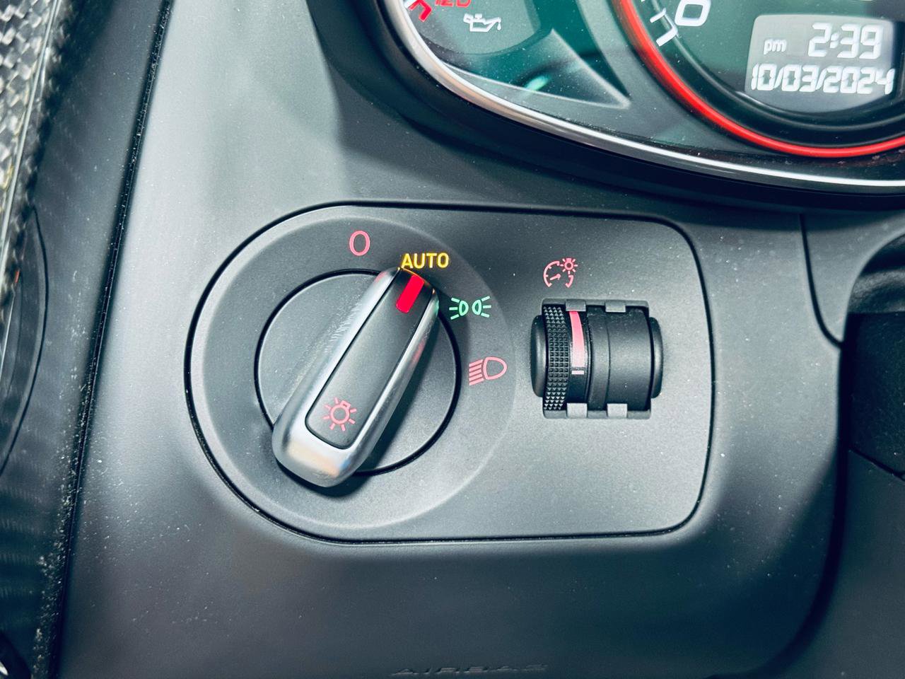 Used 2012 Audi R8 V10 w/ Enhanced Leather Pkg AWD/4WD image 33