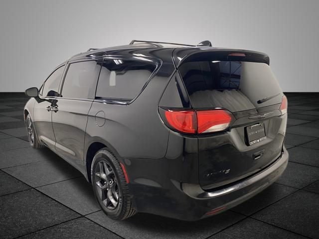Used 2019 Chrysler Pacifica Touring-L Plus w/ S Appearance Package image 4