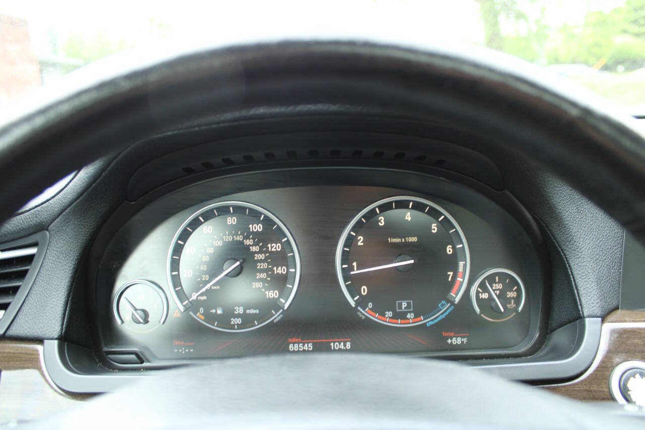 Used 2011 BMW 750Li xDrive AWD/4WD image 24