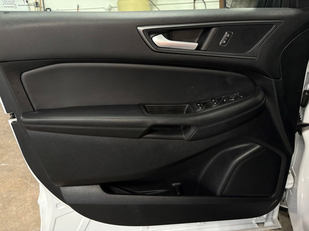 Used 2024 Ford Edge SE w/ Cargo Accessory Package image 19