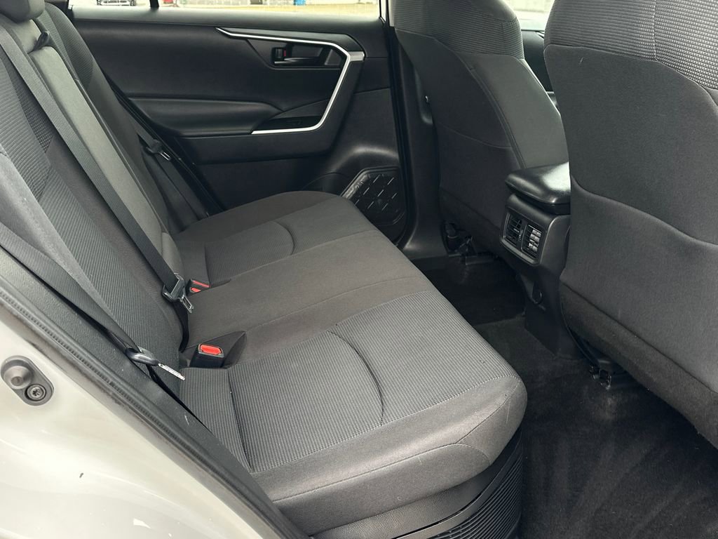 Used 2021 Toyota RAV4 LE AWD/4WD image 14