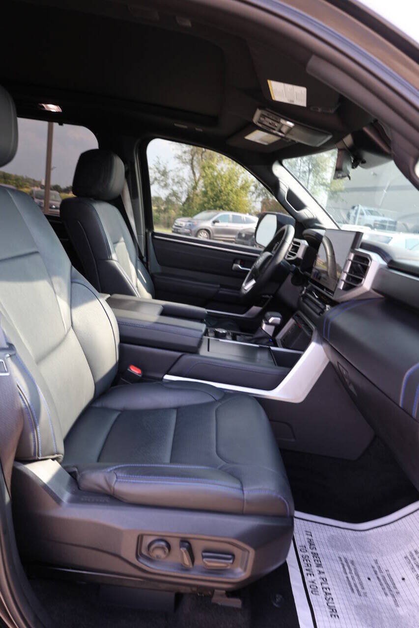 Used 2024 Toyota Sequoia Platinum AWD/4WD image 15