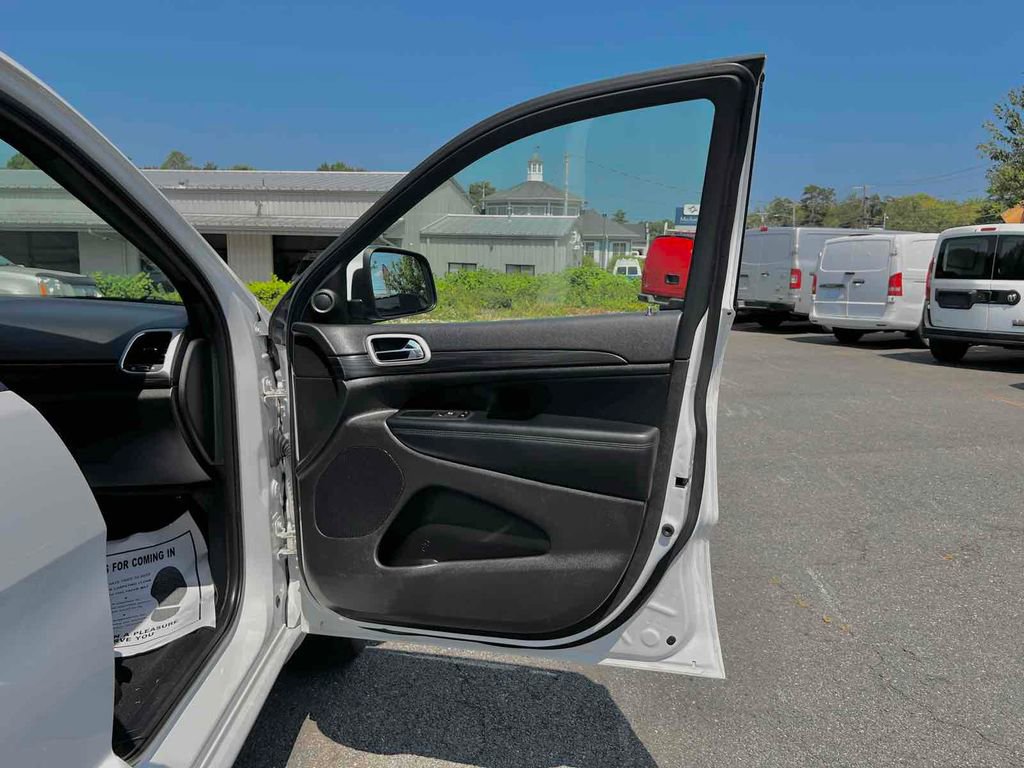 Used 2020 Jeep Grand Cherokee Altitude image 15