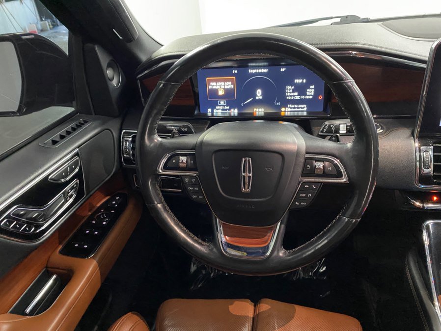 Used 2018 Lincoln Navigator Reserve AWD/4WD image 40