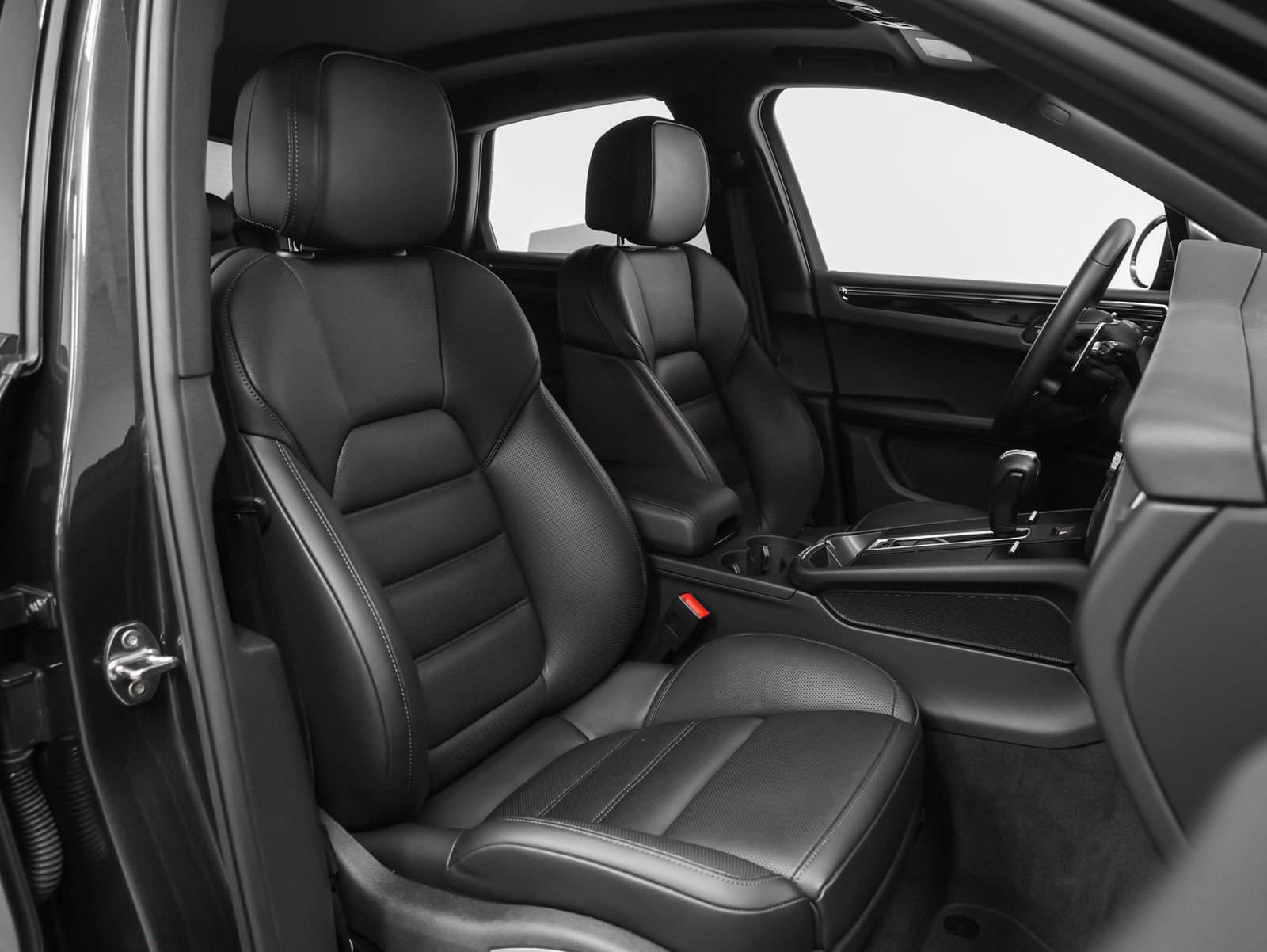 Certified 2026 Porsche Macan AWD/4WD image 23